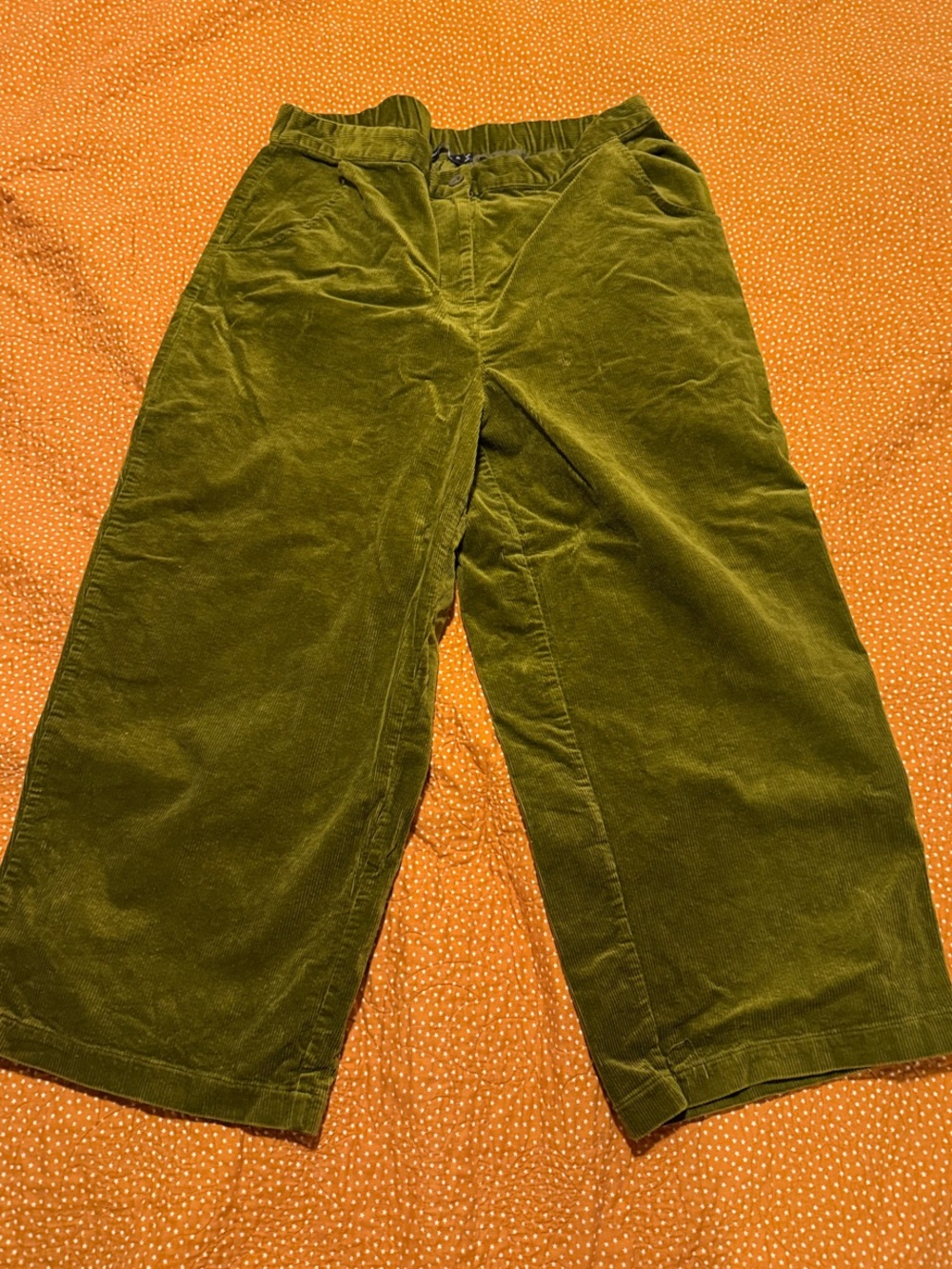 Wide-Leg Corduroy Pants in Olive